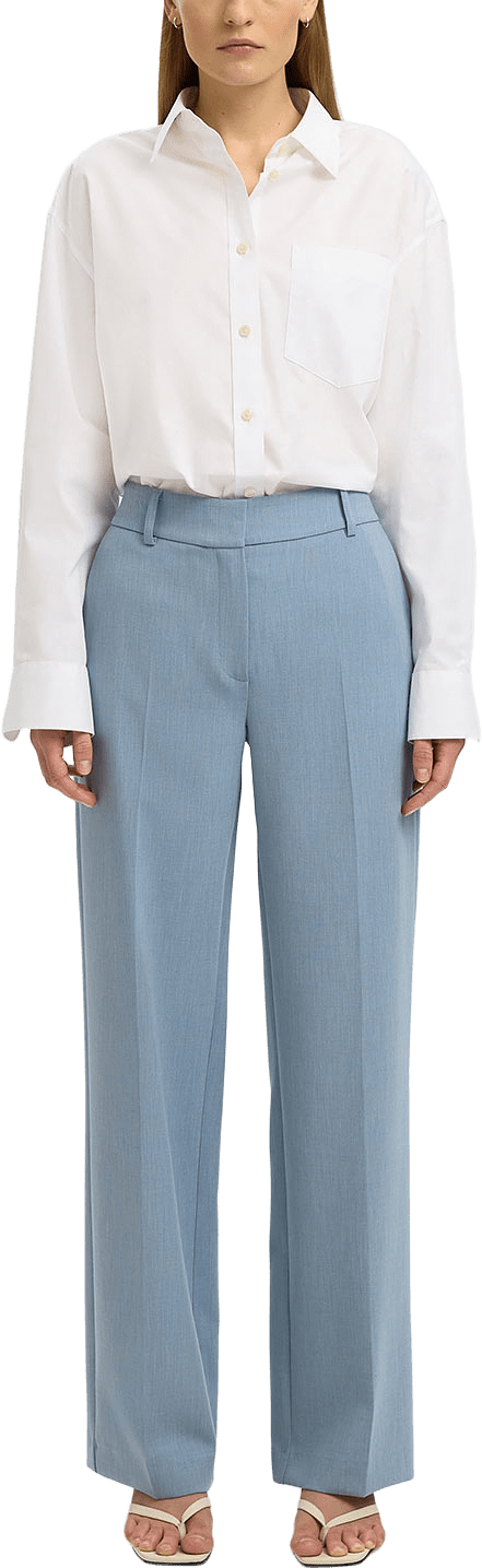 SLFRITA MW WIDE PANT MEL, från Selected Femme, i färgen Dusty Blue Melange.