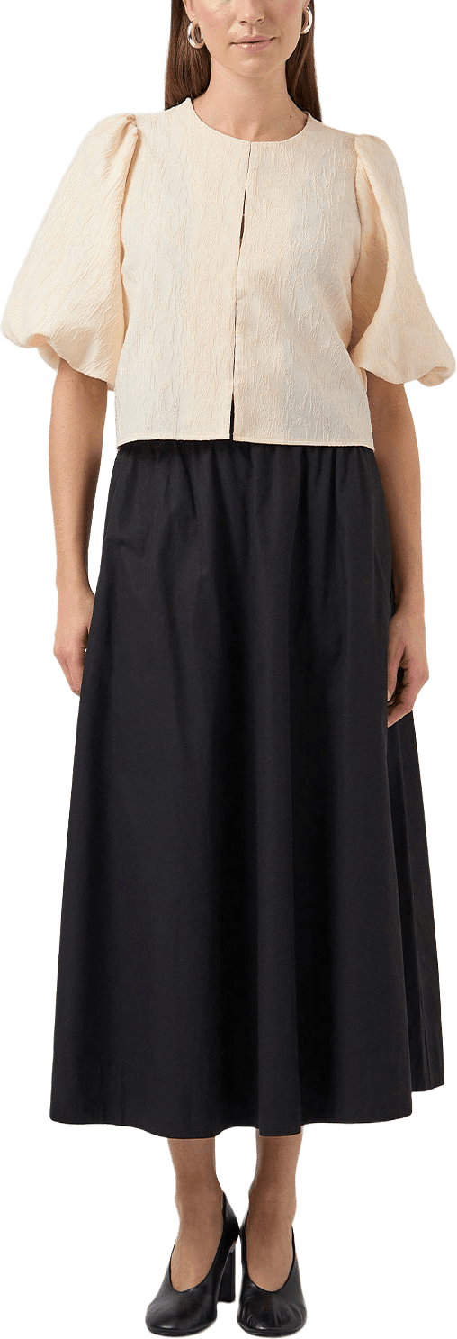 YASMINU 2/4 SHORT TOP, från Y.A.S, i färgen Gardenia.