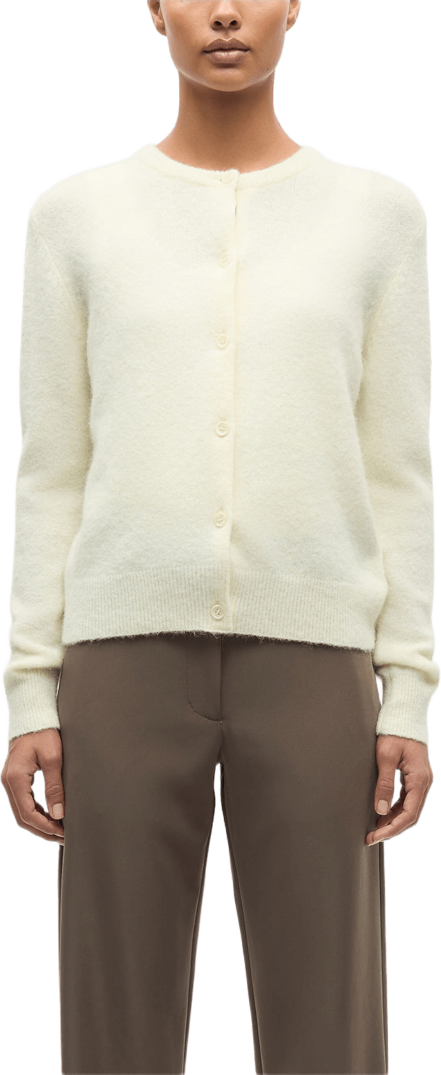 Nor short cardigan 7355, från SAMSOE SAMSOE, i färgen Ethereal Green.