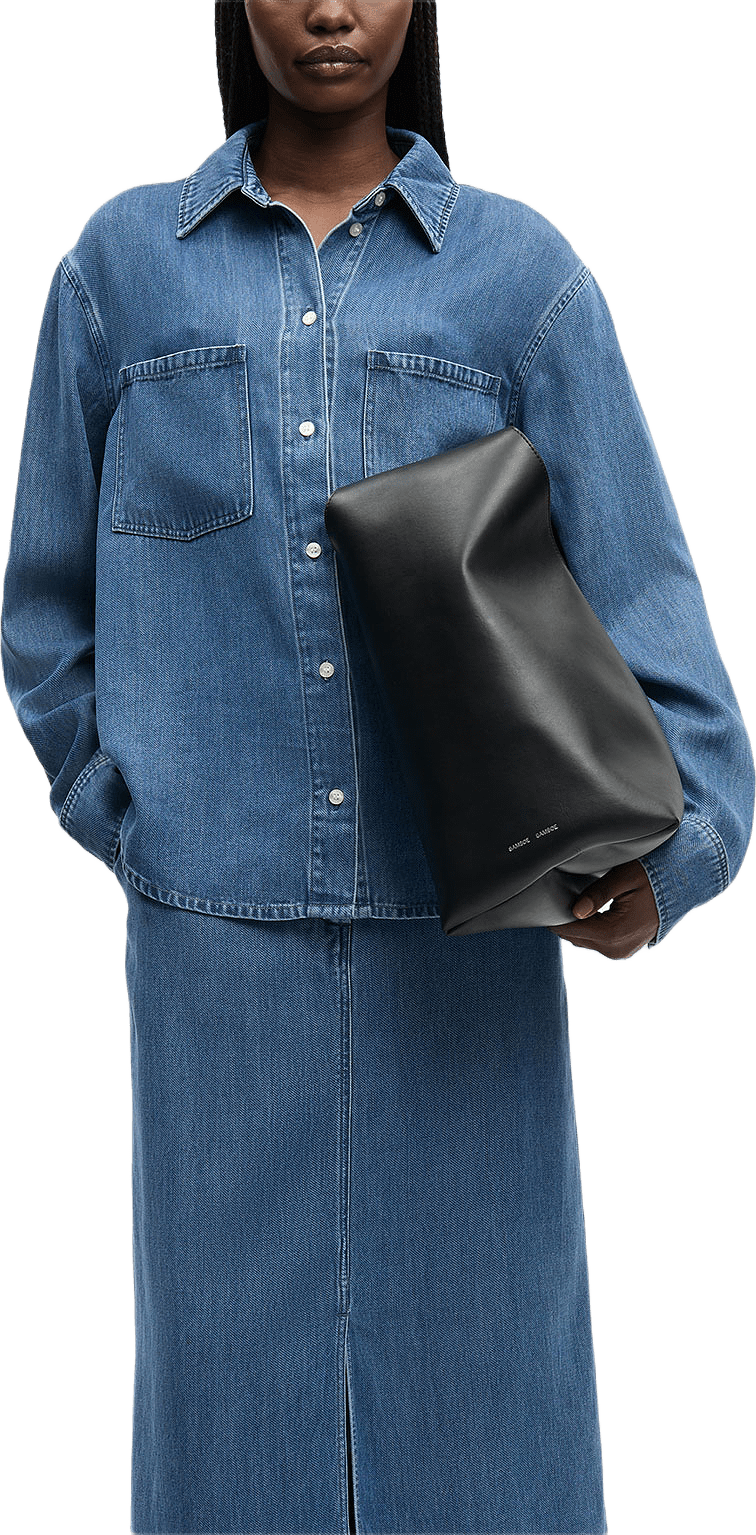 Sabexy shirt 15645, från SAMSOE SAMSOE, i färgen Medium Denim Blue.