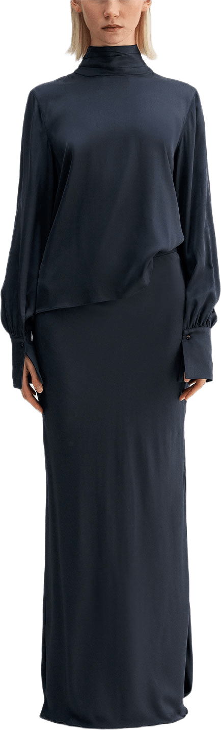 Luna silk blouse, från Ahlvar Gallery, i färgen Blue Grey.