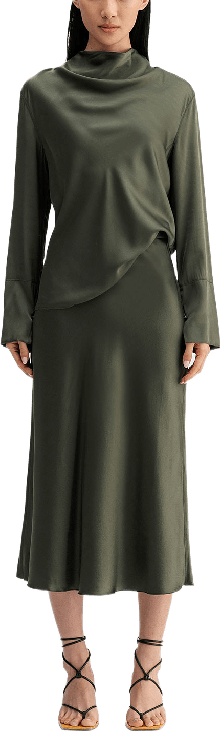 Ayumi silk blouse, från Ahlvar Gallery, i färgen Olive Green.