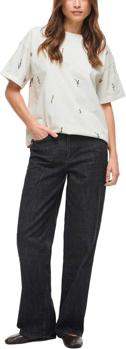 Vimonie T-shirt, från Vila, i färgen Snow White Floral.