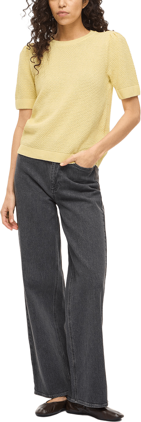 Vidalo Knit Top, från Vila, i färgen Pastel Yellow.