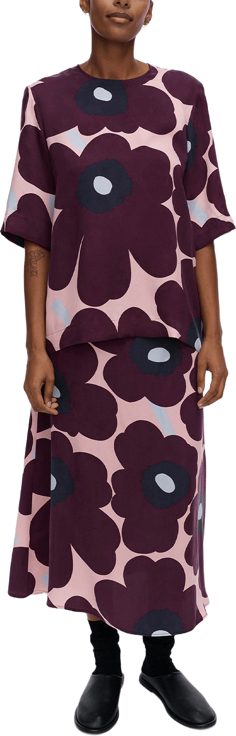 Toinen Unikko Shirt, från Marimekko, i färgen Dk. Purple, Lt. Pink, Lt. Blue.