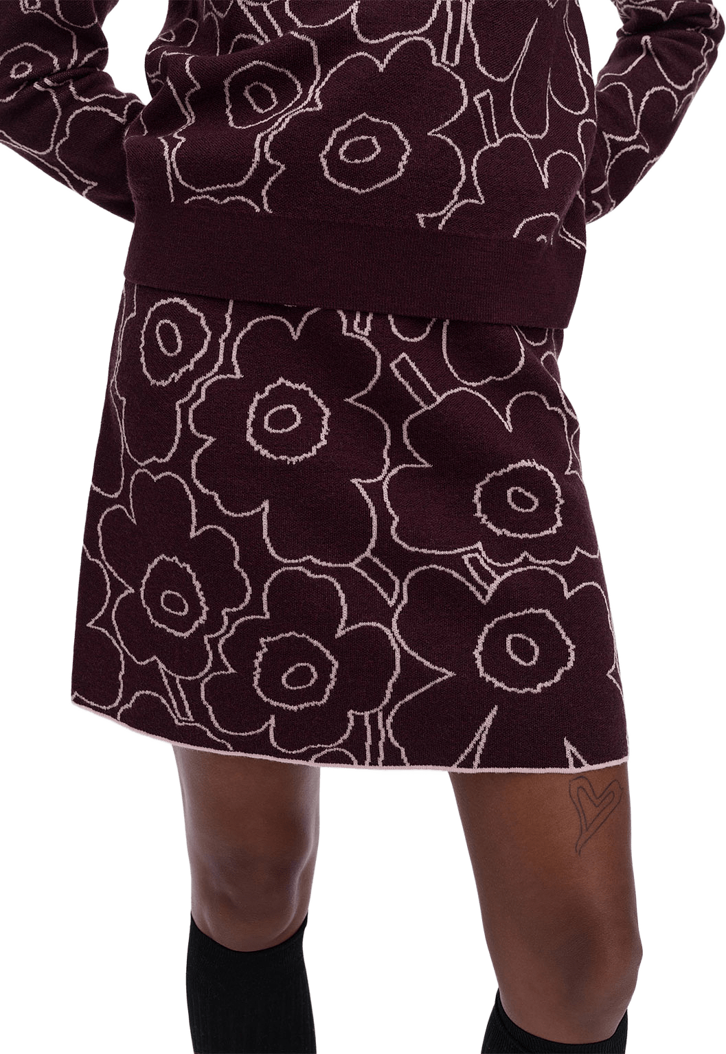 Rws Toistuva Piirto Unikko Knitted Skirt, från Marimekko, i färgen Wine Red, Light Pink.