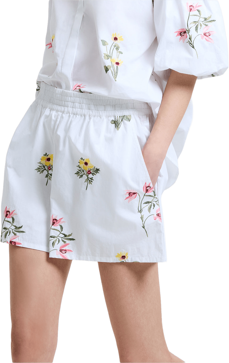 Alissa Cotton Floral Embroidered Shorts, från French Connection, i färgen White Multi.