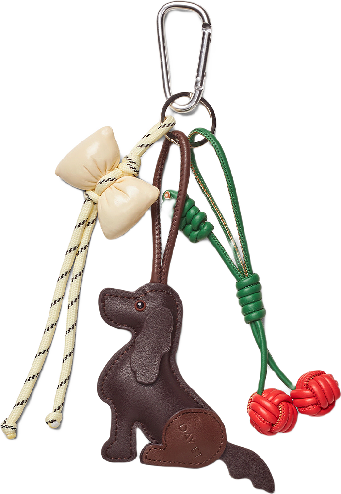 Dog Charm, från DAY ET, i färgen Coffee Bean.