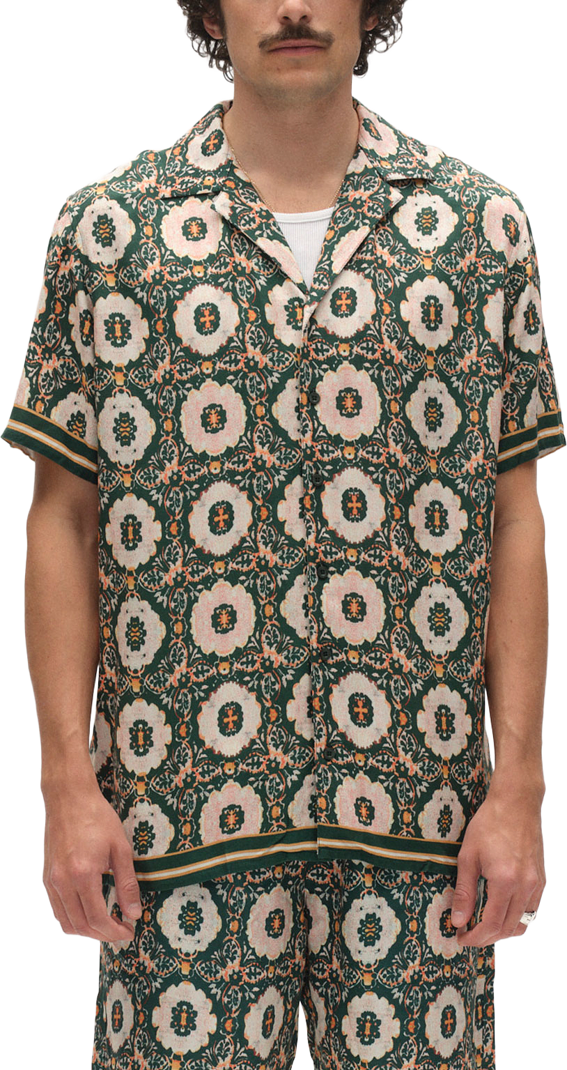 Sven Reg Resort Oro Shirt S/S, från GABBA, i färgen Green Pattern.