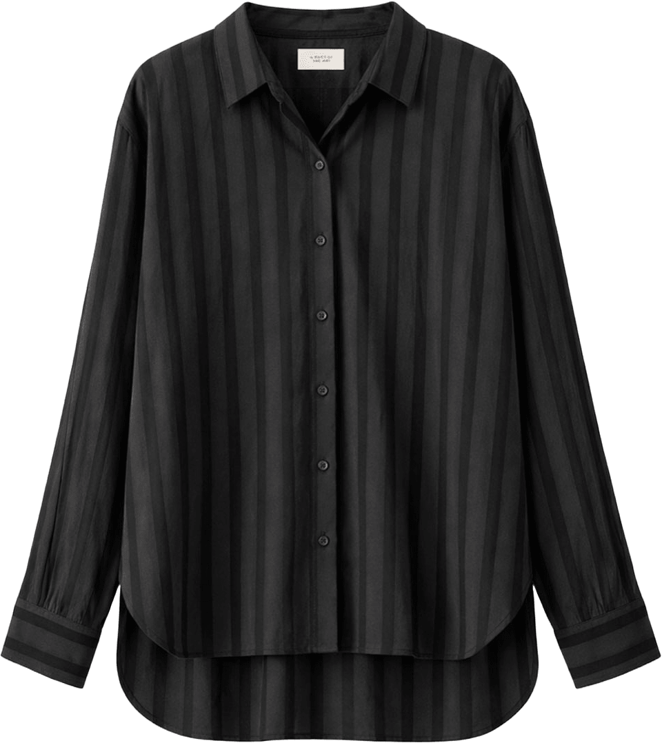 DAILY SHIRT WIDE STRIPE, från A Part Of The Art, i färgen Black Stripe.