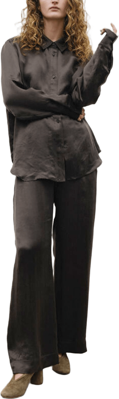 BOLD SHIRT CUPRO, från A Part Of The Art, i färgen Bitter Chocolate.