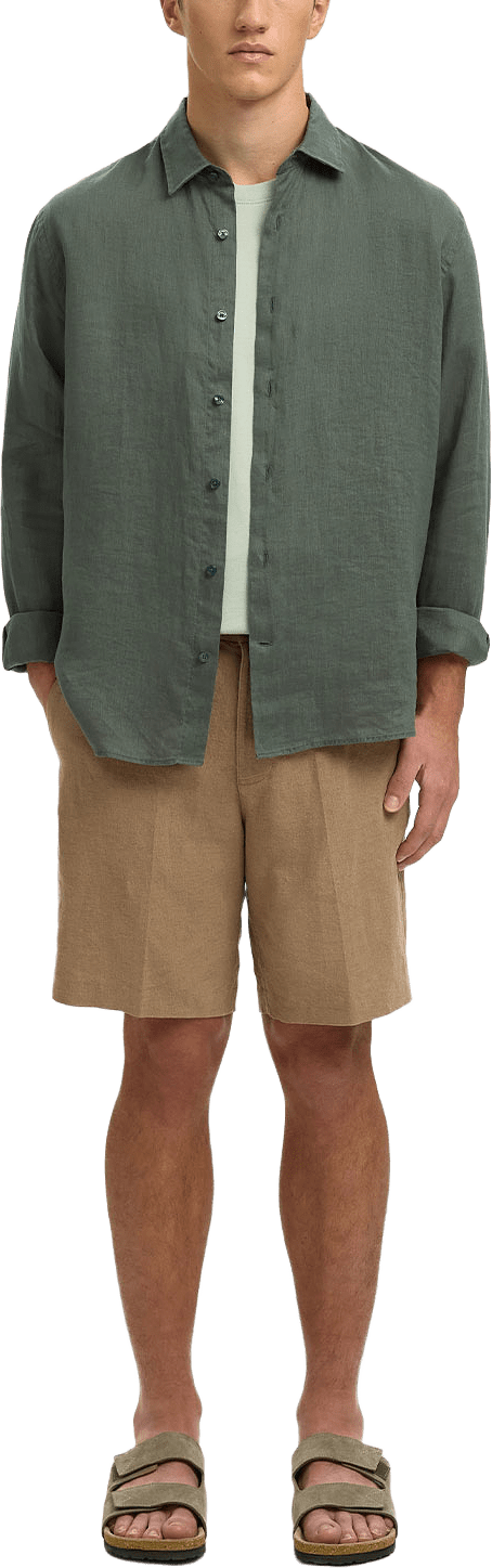 Linen Shirt, från Selected Homme, i färgen Balsam Green.