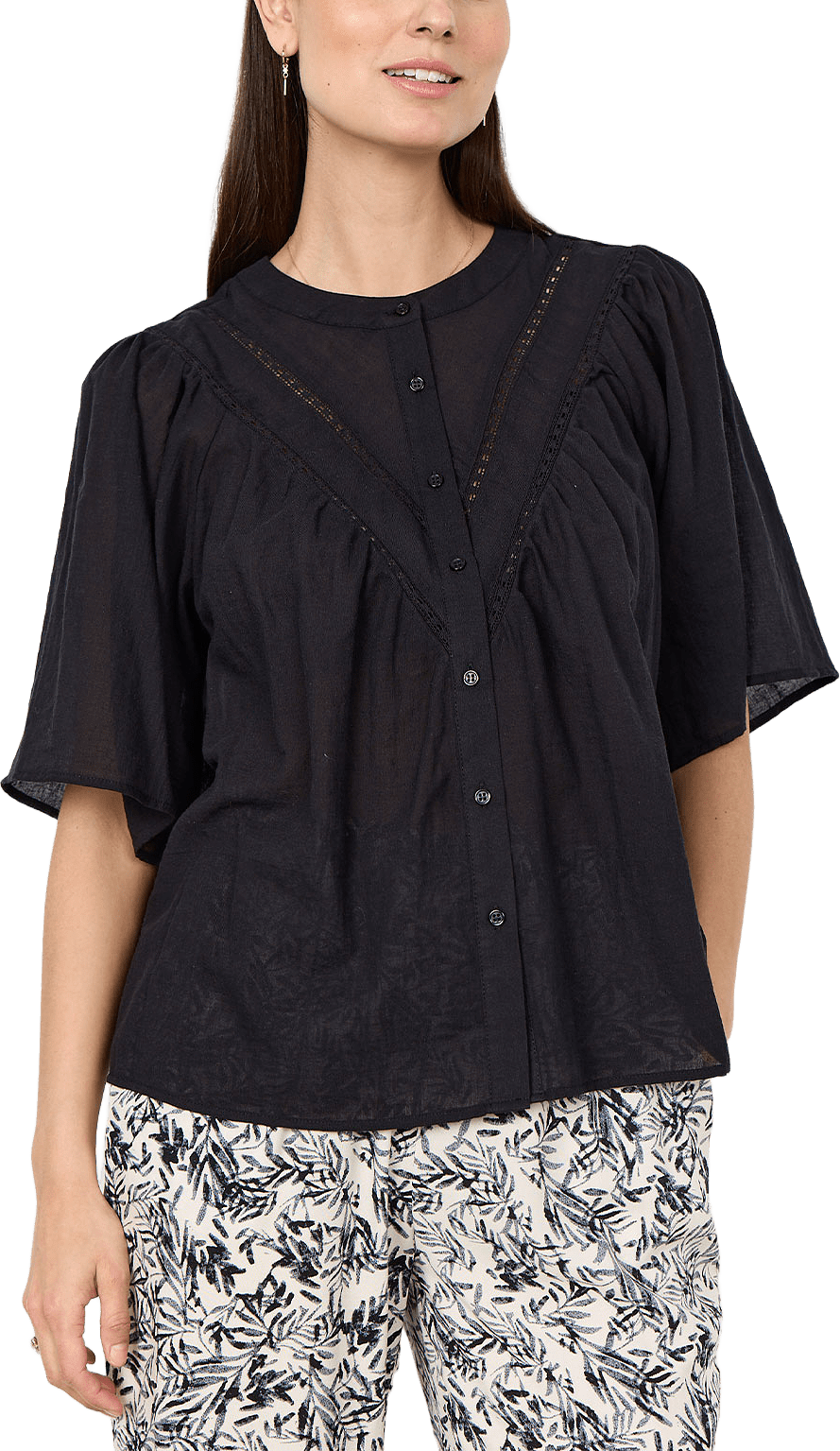 Fabiana 2 Shirt, från Soyaconcept, i färgen Black.