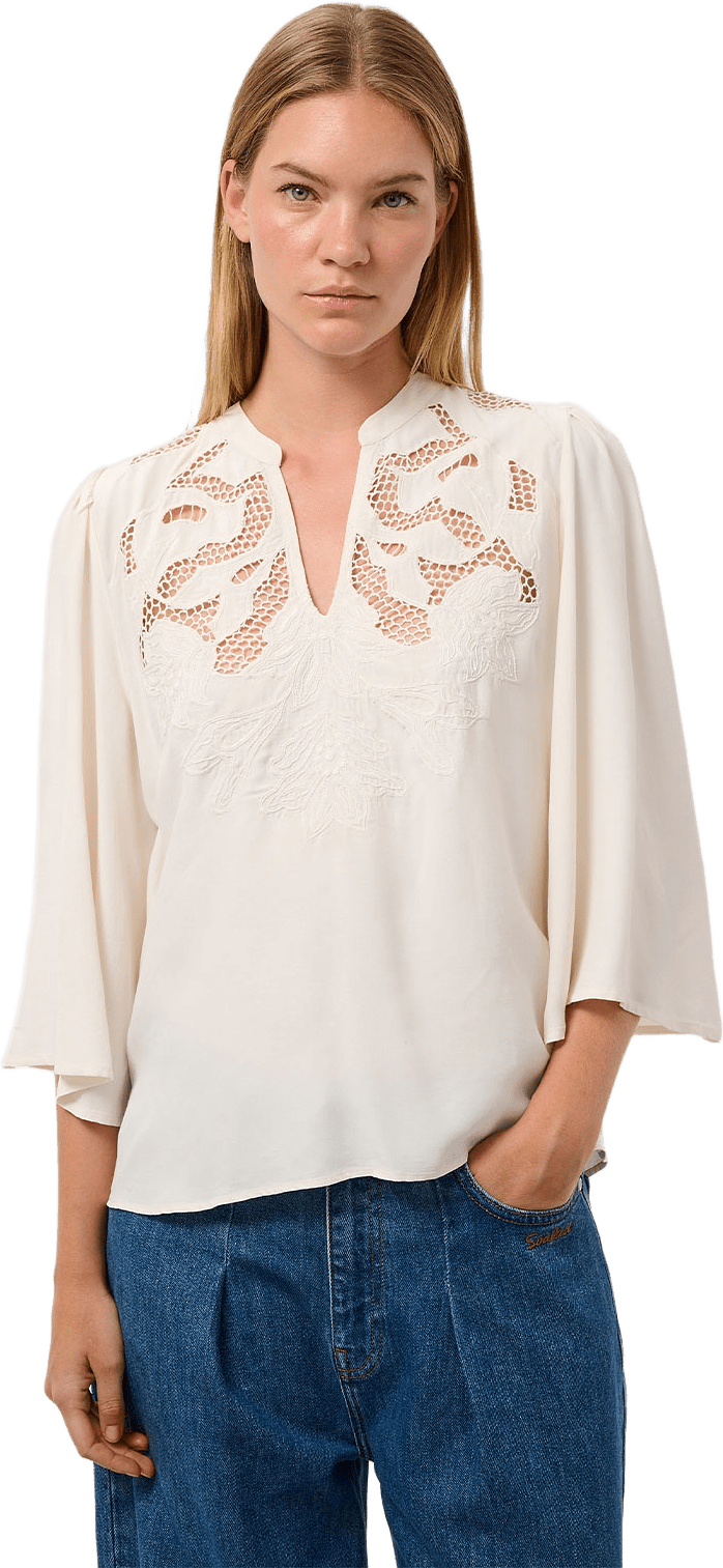 SLLantana Embroidery Blouse SS, från Soaked In Luxury, i färgen Whisper White.