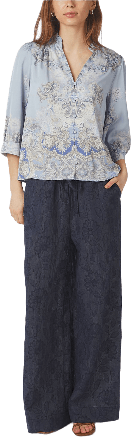 Roselle Artist Paisley Blouse, från Neo Noir, i färgen Light Blue.