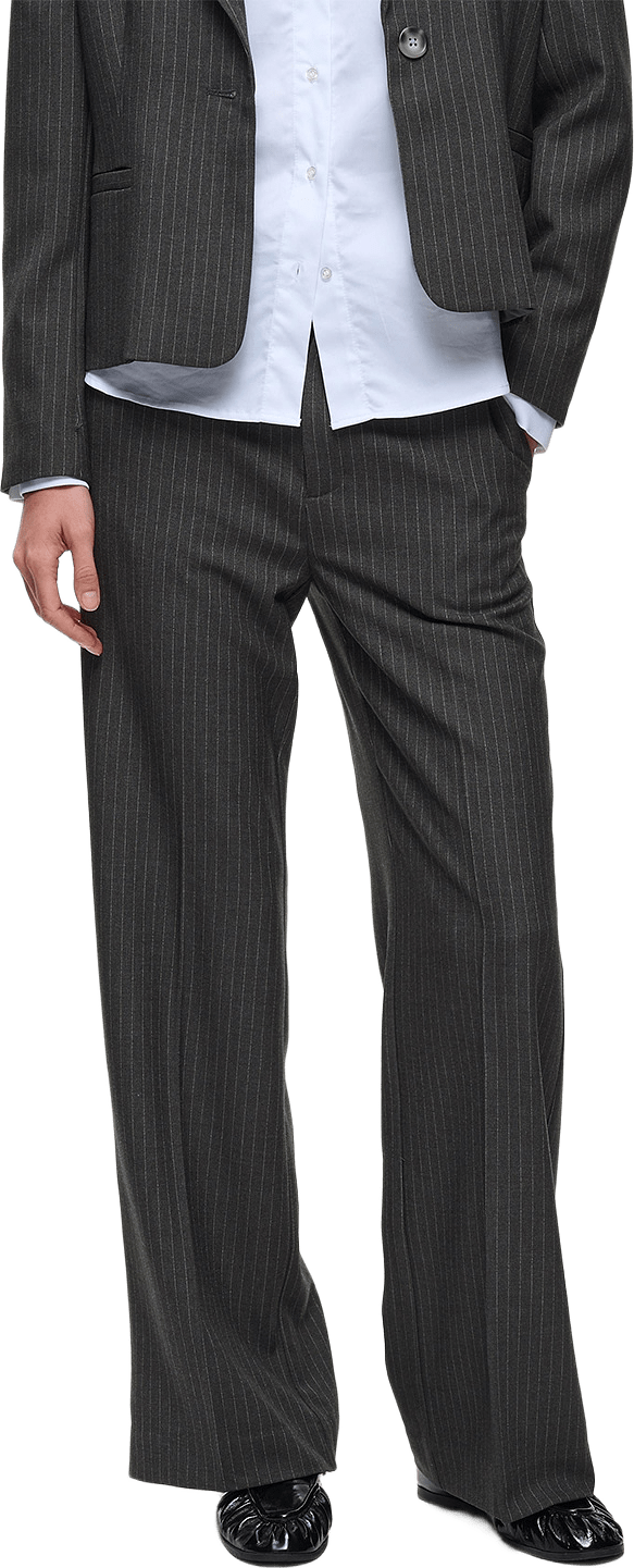 YuktaIW Pinstripe Pant, från Inwear, i färgen Grey Pinstripe.