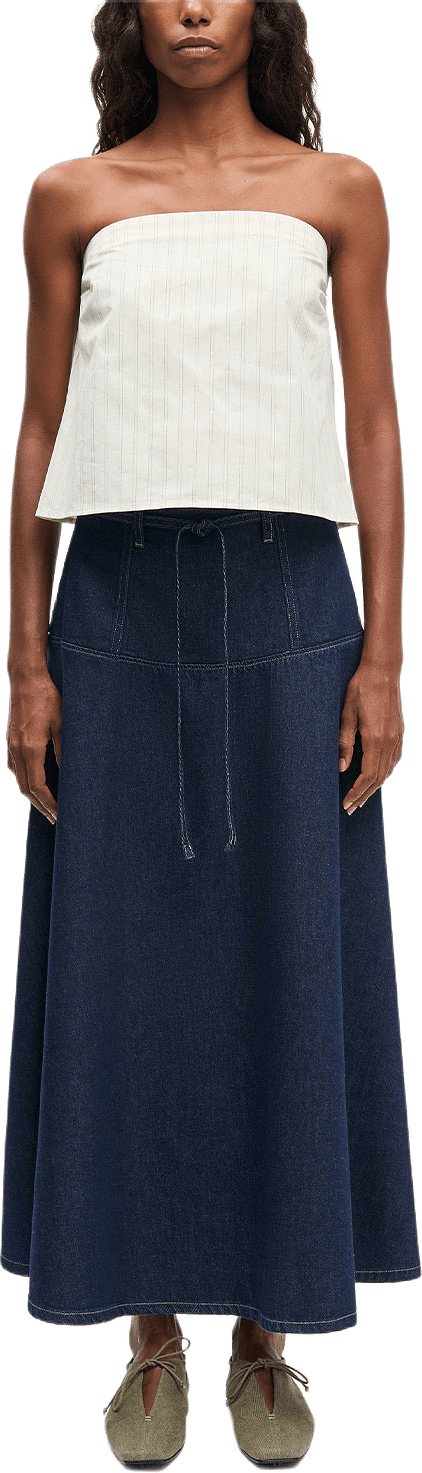 Satilly Skirt 16014, från SAMSOE SAMSOE, i färgen Soft Denim.