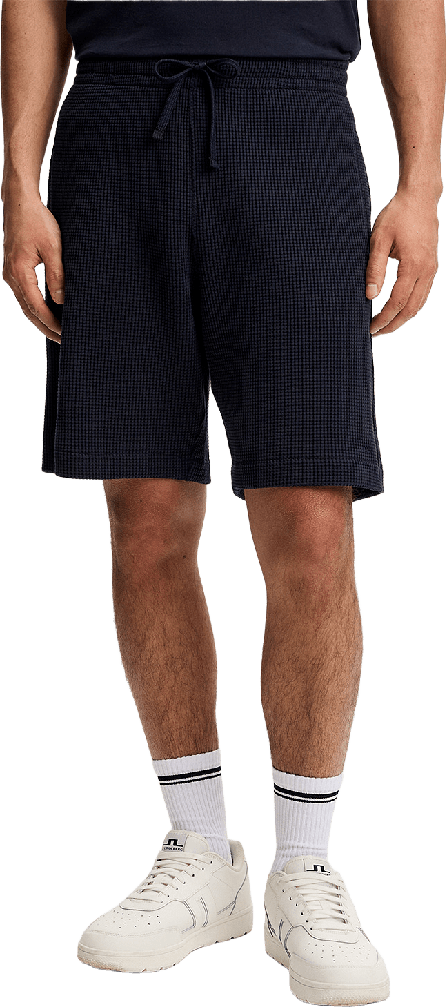 Simon Waffle Shorts, från J.Lindeberg, i färgen Jl Navy.