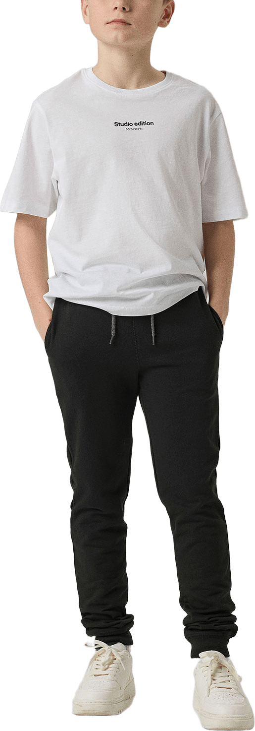 Sweatpants Enfärgade, från Name It, i färgen Black.