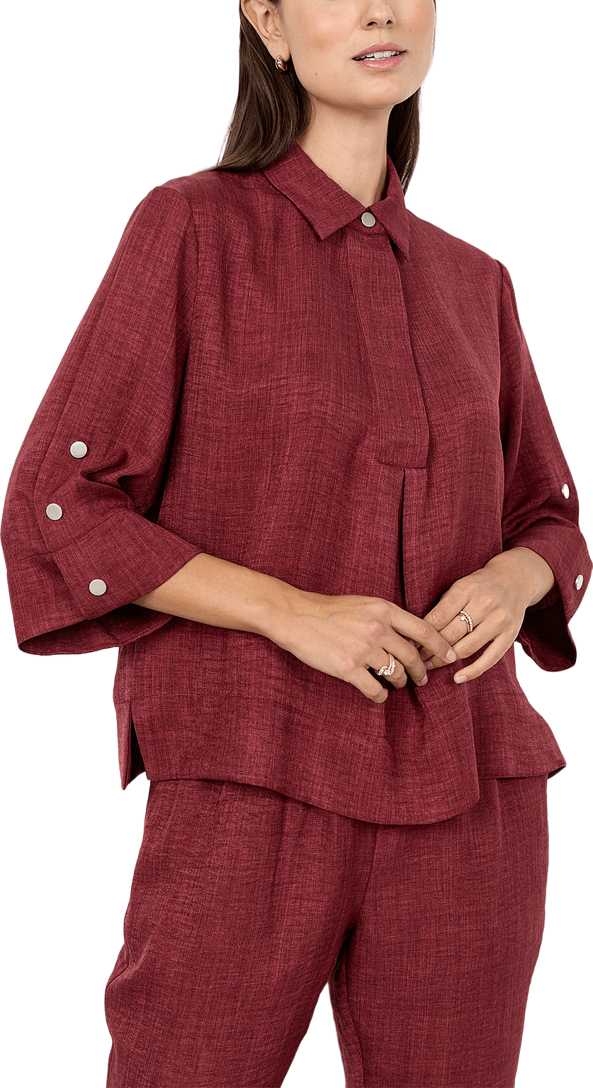Charissa 5 Shirt, från Soyaconcept, i färgen Oxblood Red.