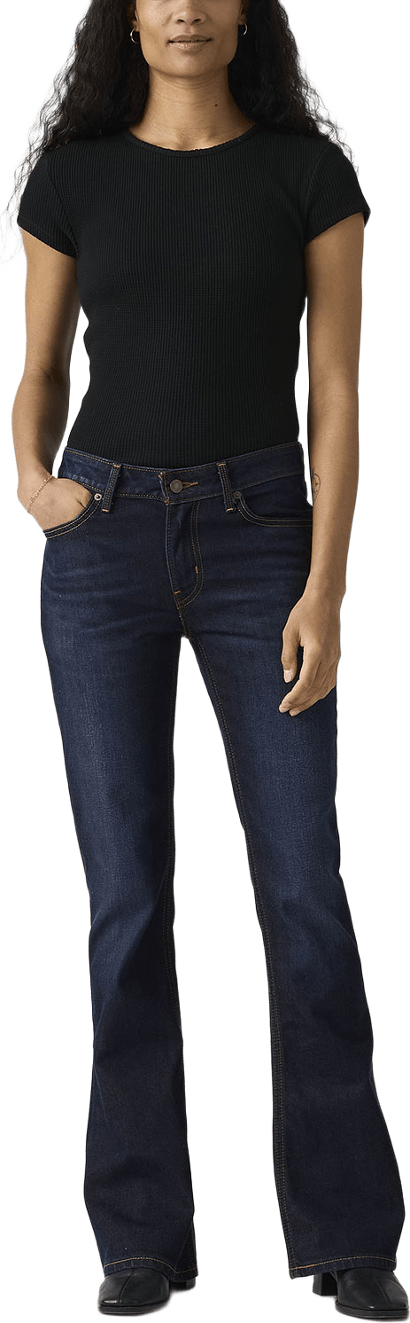 Low Slim Boot Jeans, från Levi's, i färgen Dark Indigo - Worn In.
