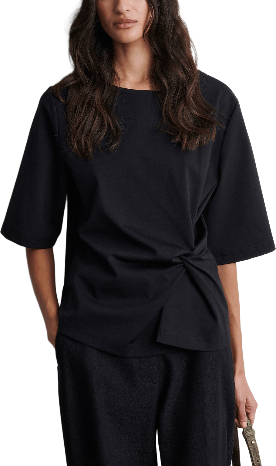 Arkai Drape Tee, från Second Female, i färgen Black.