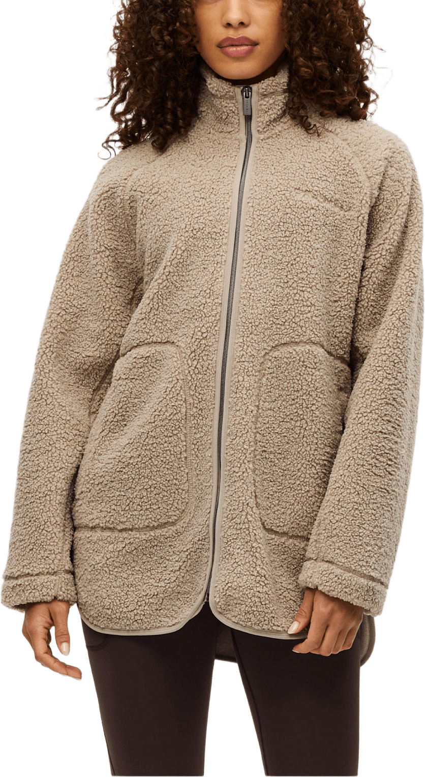 Cloud Pile Jacket, från Röhnisch, i färgen String.