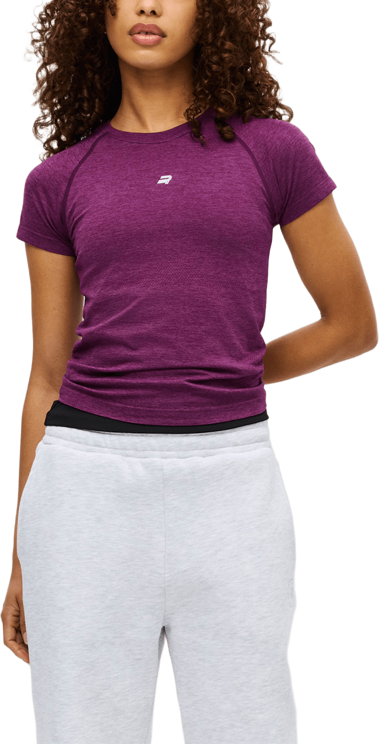 Seamless Flex Tee, från Röhnisch, i färgen Winetasting.