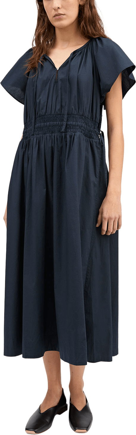 Amira Dress, från Skall Studio, i färgen Dark Navy.