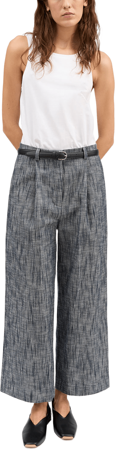 Bob Trousers, från Skall Studio, i färgen Indigo/Linen.