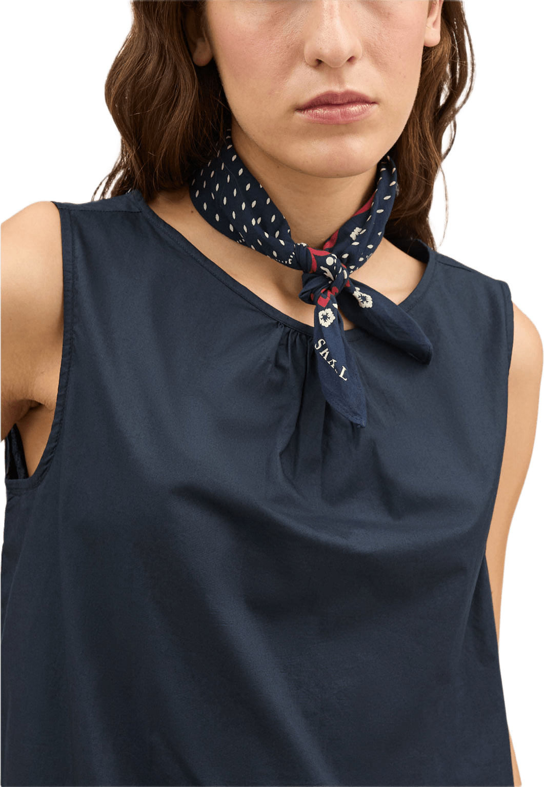 Juniper Scarf, från Skall Studio, i färgen Navy/Red/Ecru.