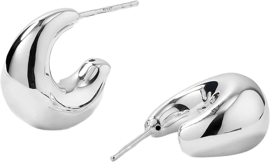 Bolded Little Sis Earrings, från Syster P, i färgen Silver.