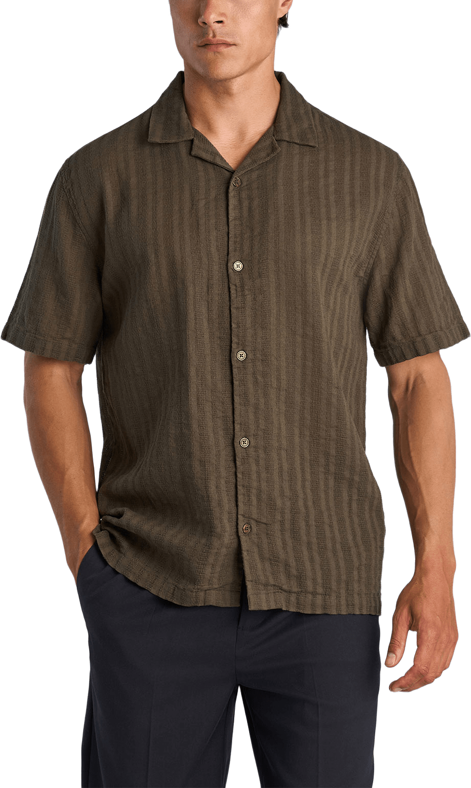 Structure resort shirt S/S, från Lindbergh, i färgen Army.