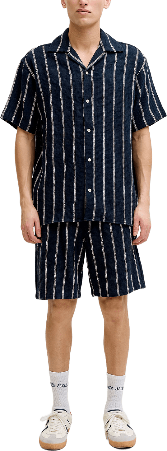 Coba Stripe Resort Shirt, från Jack & Jones, i färgen Sky Captain Stripes.