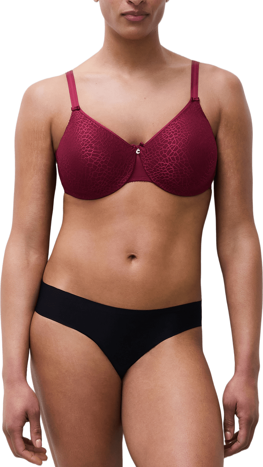 C Magnifique Very covering molded bra, från Chantelle, i färgen Raspberry Pink.