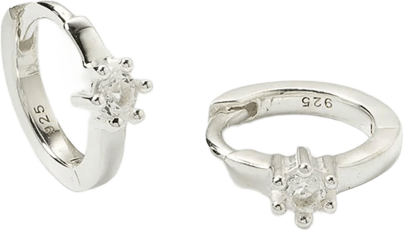 Mini Princess Hoops Earrings, från Syster P, i färgen Silver.