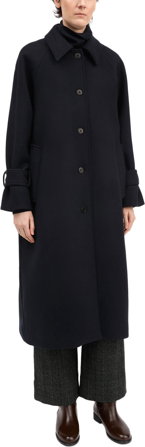Macy coat, från Skall Studio, i färgen Dark Navy.