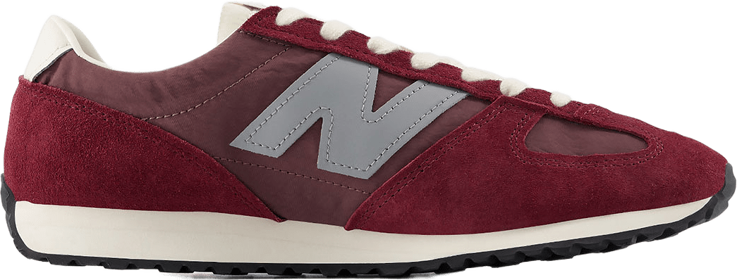 New Balance 471, från New Balance, i färgen Mulled Wine.