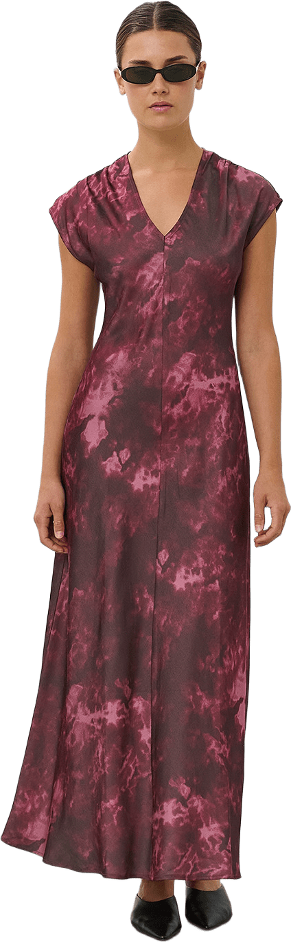 SLVehella Liva Dress, från Soaked In Luxury, i färgen Fig Shadows.