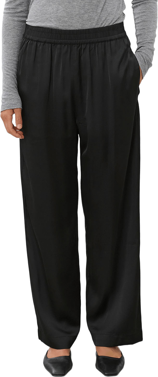 SLVehella Pull Up Pants, från Soaked In Luxury, i färgen Black.