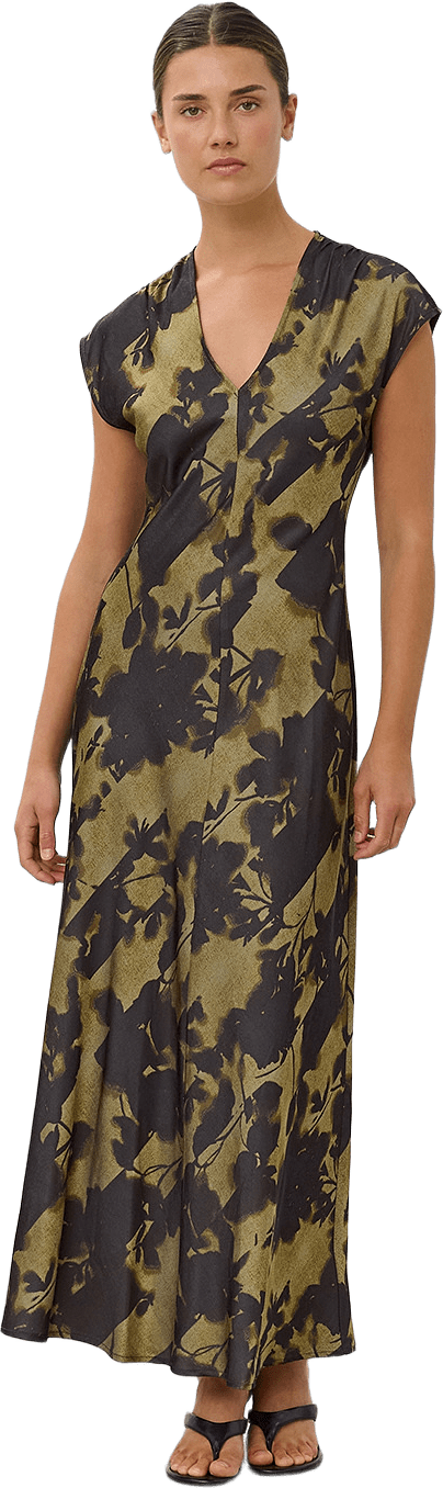 SLVehella Liva Dress, från Soaked In Luxury, i färgen Green Leek Distorted Floral.