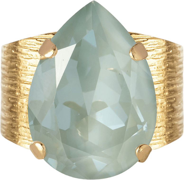 Classic Drop Ring, från Caroline Svedbom, i färgen Gold.