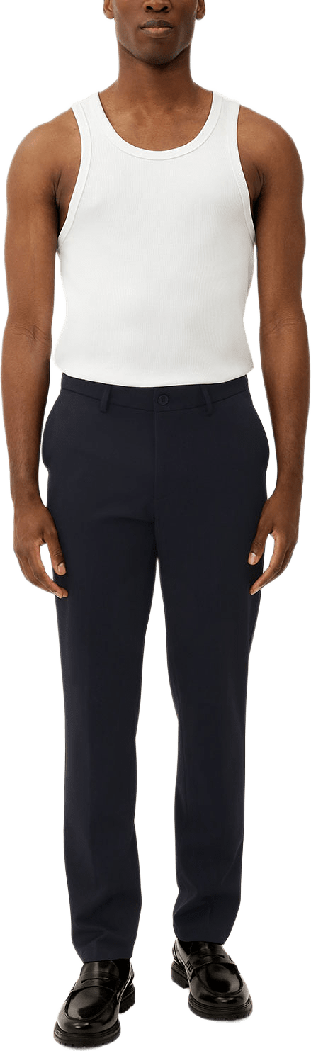 Como Reg Suit Pants, från LES DEUX, i färgen Dark Navy.