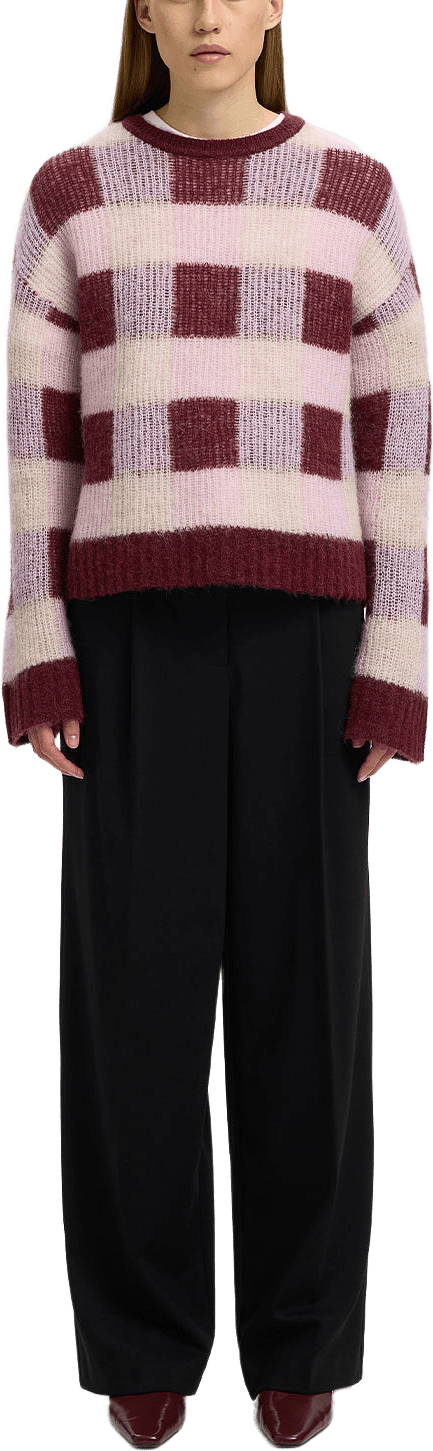 Lulu Loose Check Knit, från Selected, i färgen Tawny Port Winesome Orchid And Birch.