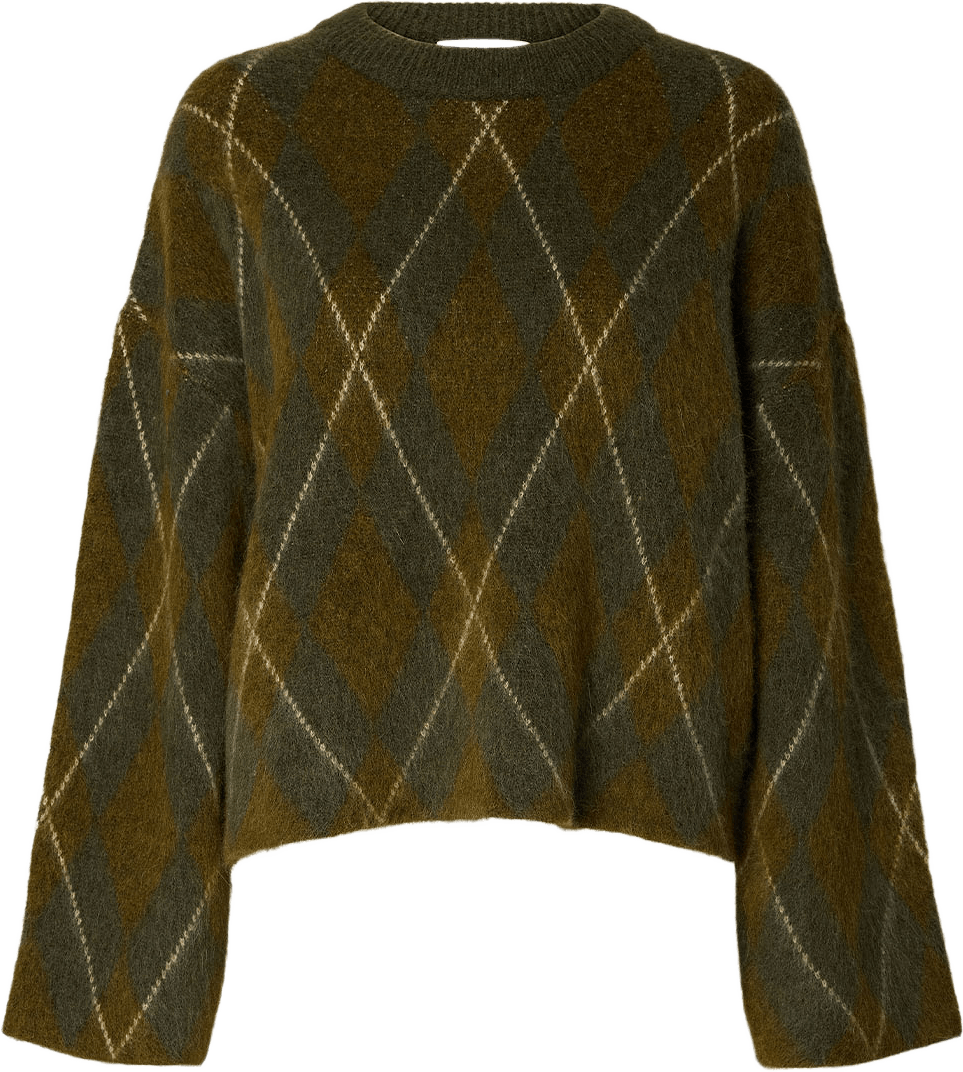 Lulu Brushed Argyle Knit, från Selected, i färgen Kalamata Fir Green + Birch.