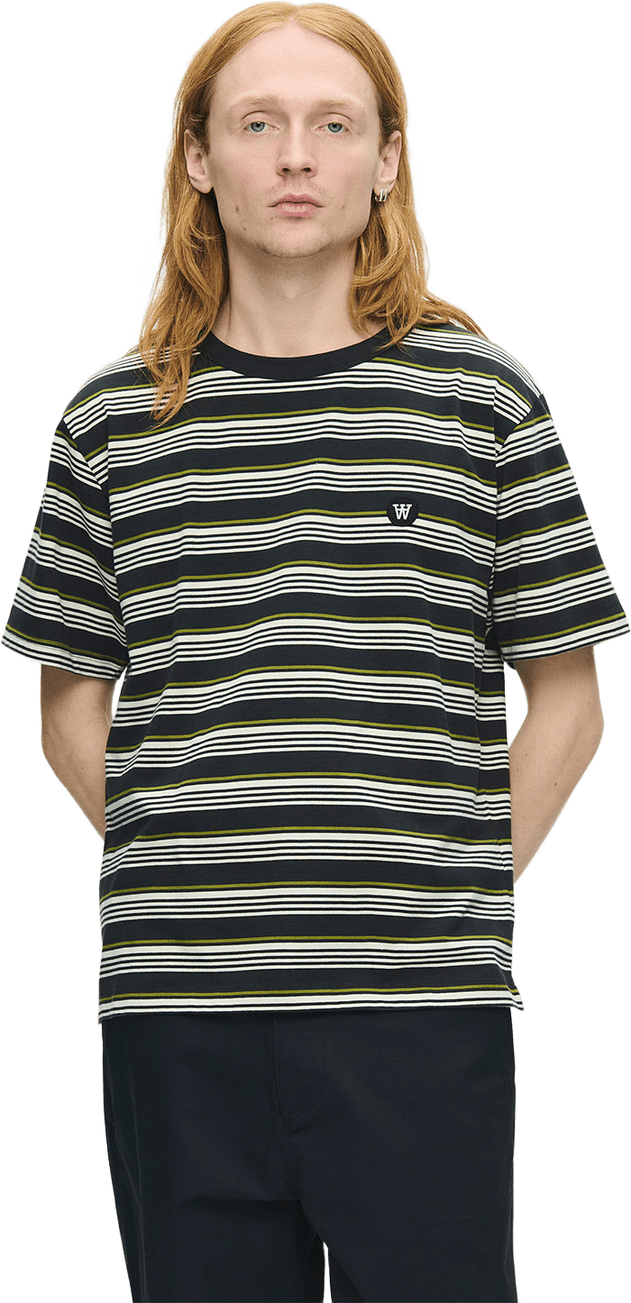Lucas tee, från Wood Wood, i färgen Pirate Black Stripe.