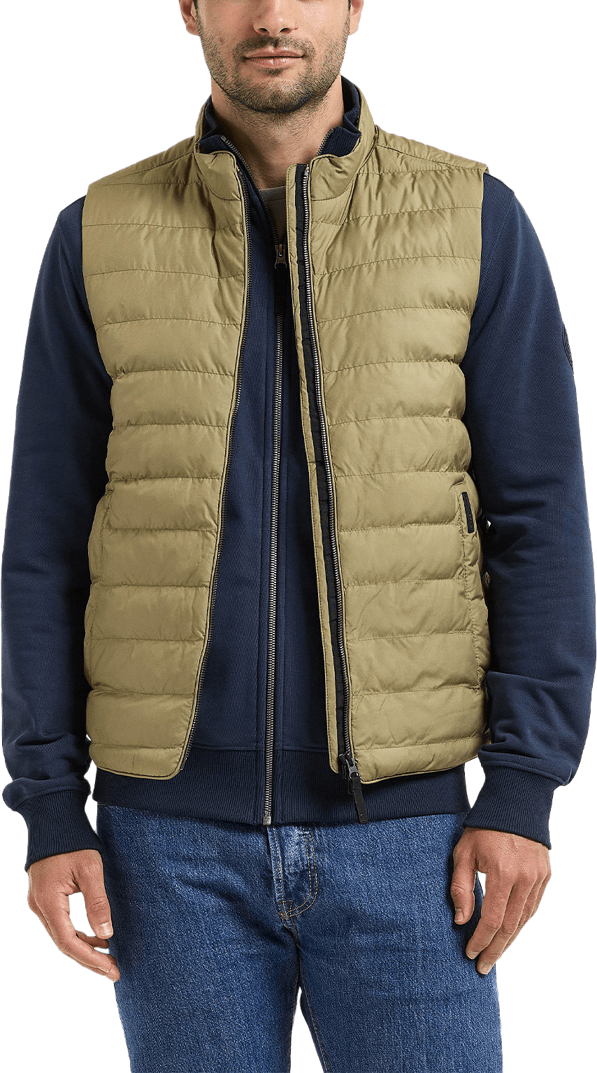 Owe Vest, från Didriksons, i färgen Olive Green.
