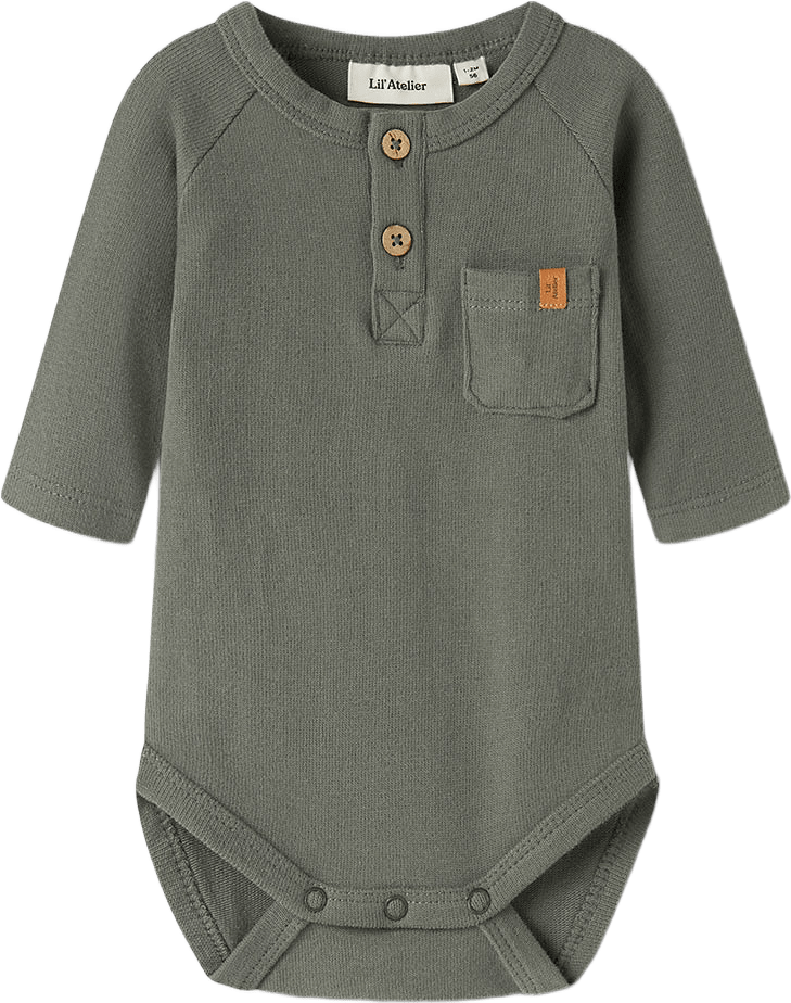 Soleima Slim Body, från Lil'Atelier, i färgen Mulled Basil.