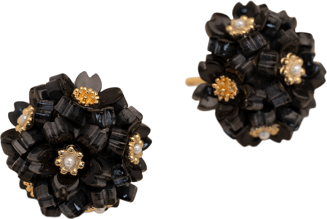 Chloe earrings - Noir, från Lily and Rose, i färgen Noir.