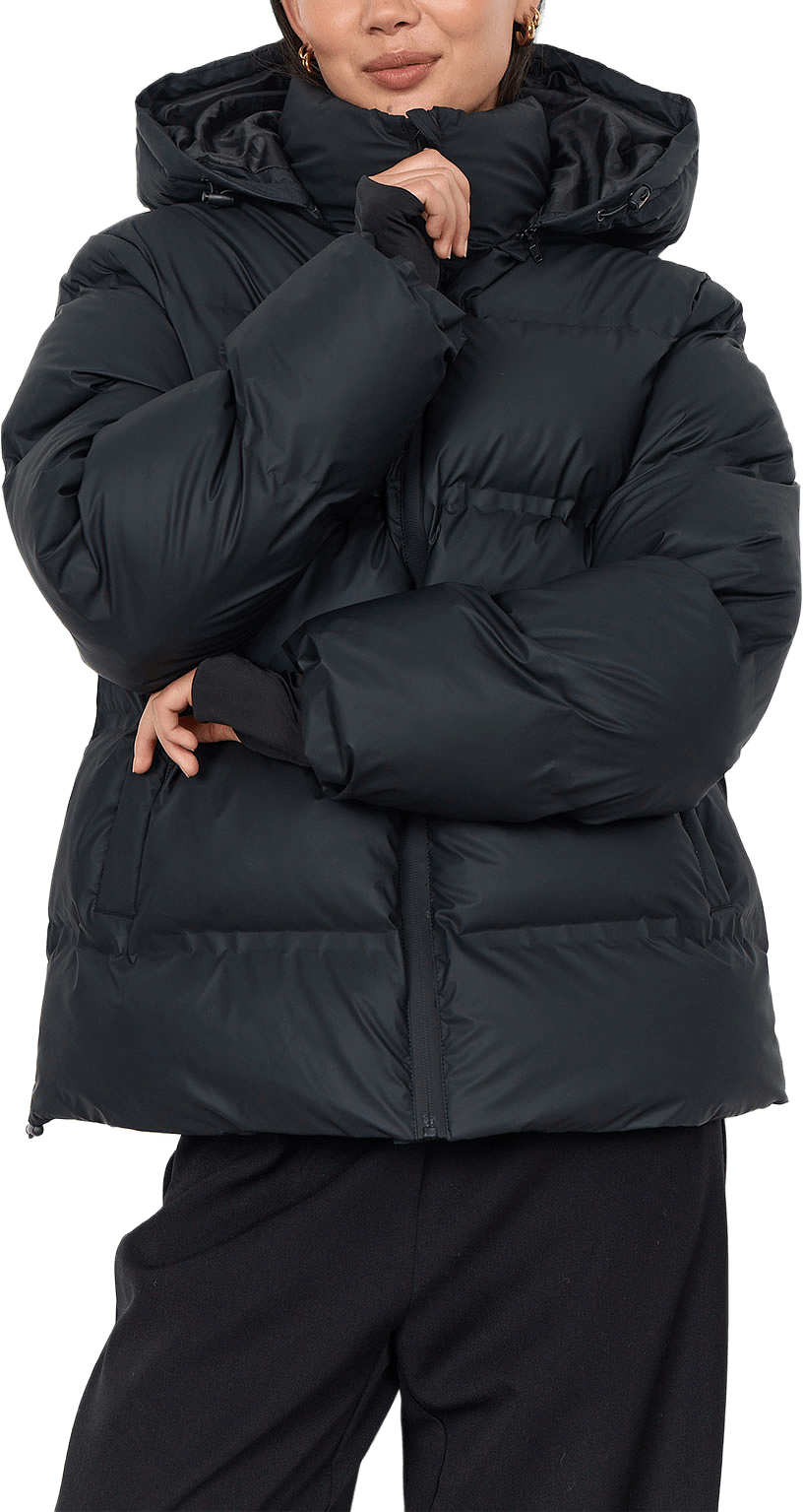 SC-HENRIETTA 1 JACKET, från Soyaconcept, i färgen Black.